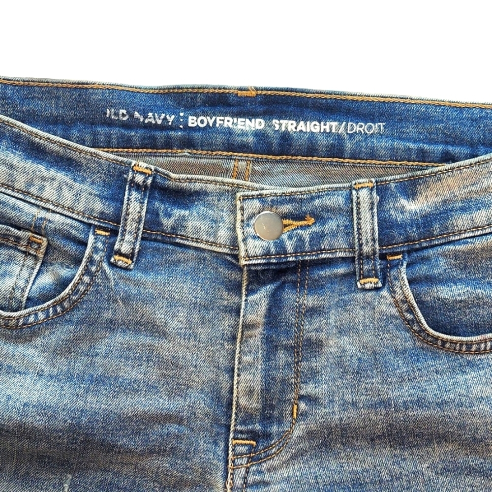 Women's Old Navy Distressed Stone Wash Boyfriend Straight Jean Shorts - Picture 3 of 5